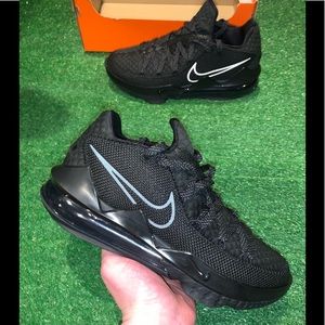 Nike Lebron 17 Low